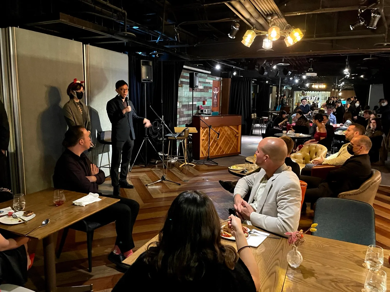 The Gold Card visa community threw a fancy Christmas mixer. I only brought t-shirts with me to Taiwan so I ended up buying classy attire that I’ll probably never wear again. Rip.